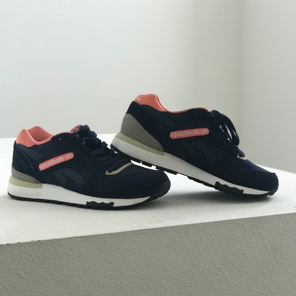 Reebok Classic *RARE COLOR*